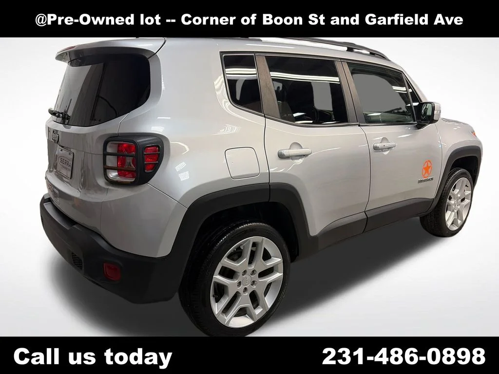 Used 2021 Silver Jeep Latitude image 5