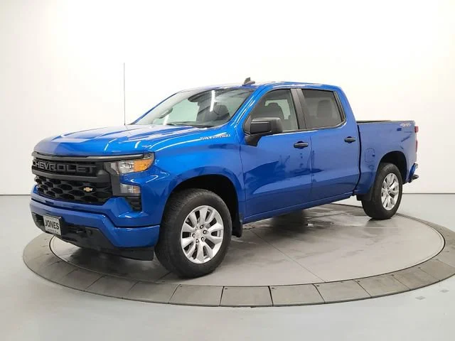 Used 2023 Glacier Blue Metallic Chevrolet Custom image 3