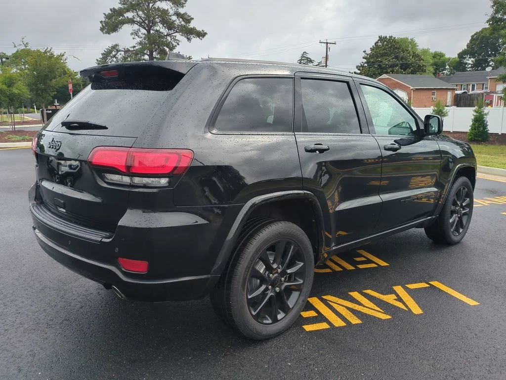 Used 2022 Black Jeep Laredo X image 4