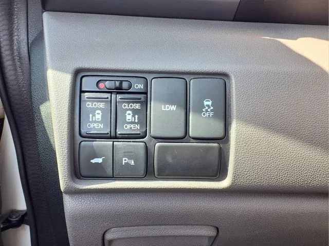 Used 2015  Honda Touring Elite image 19