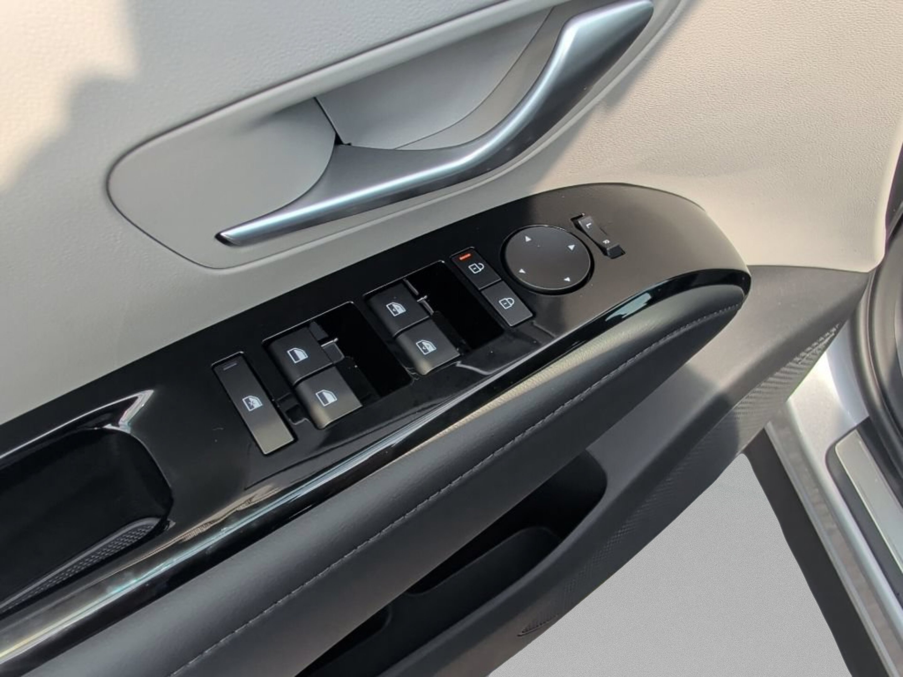 New 2026 Shimmering Silver Hyundai Limited image 17