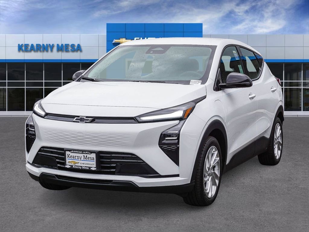 New 2027 Summit White Chevrolet LT image 3
