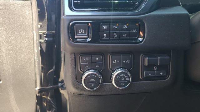 2025 GMC Yukon AT4 Ultimate - Photo 12