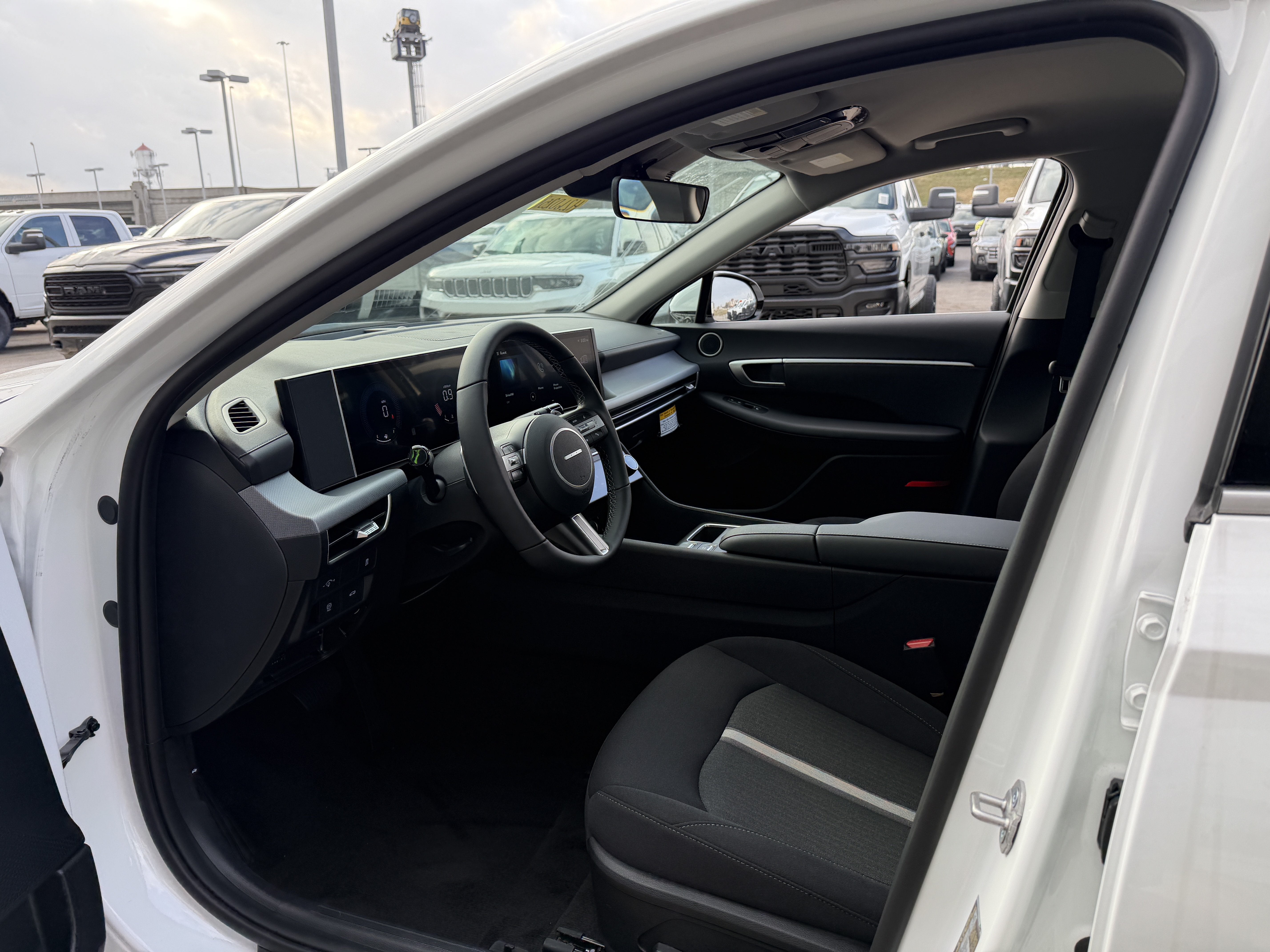Used 2026 White Hyundai SEL Sport image 23