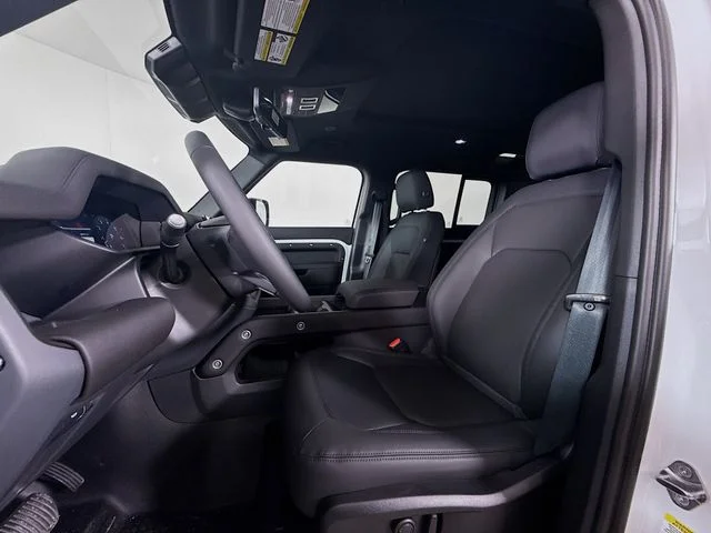 New 2026 Fuji White Land Rover X-Dynamic SE image 11