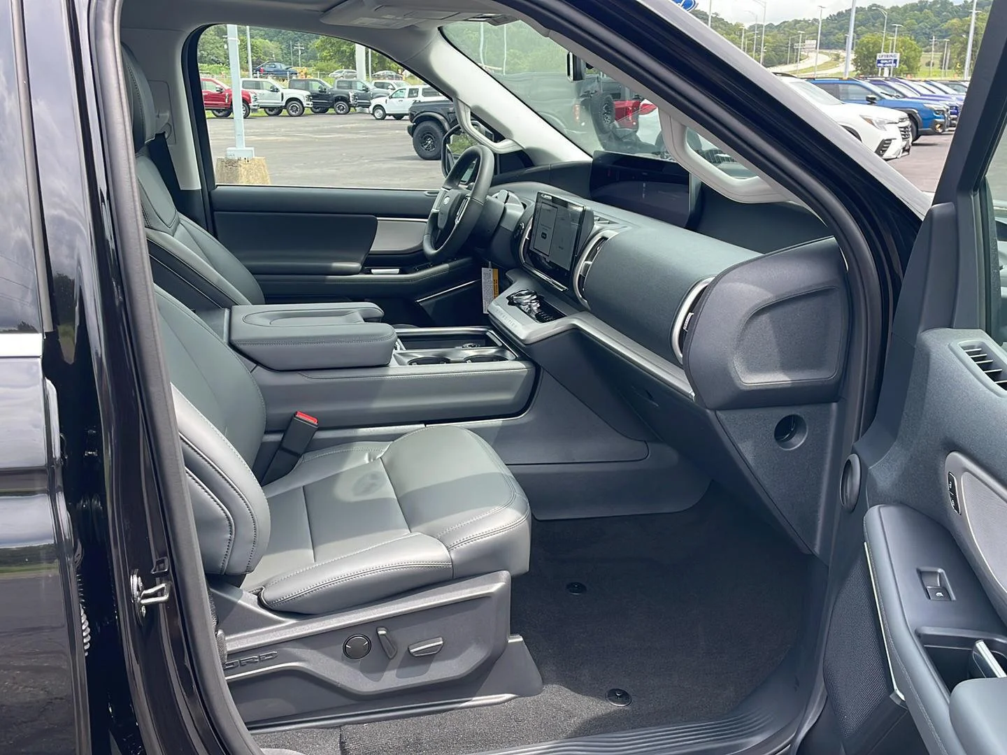New 2027 Agate Black Metallic Ford Active image 25
