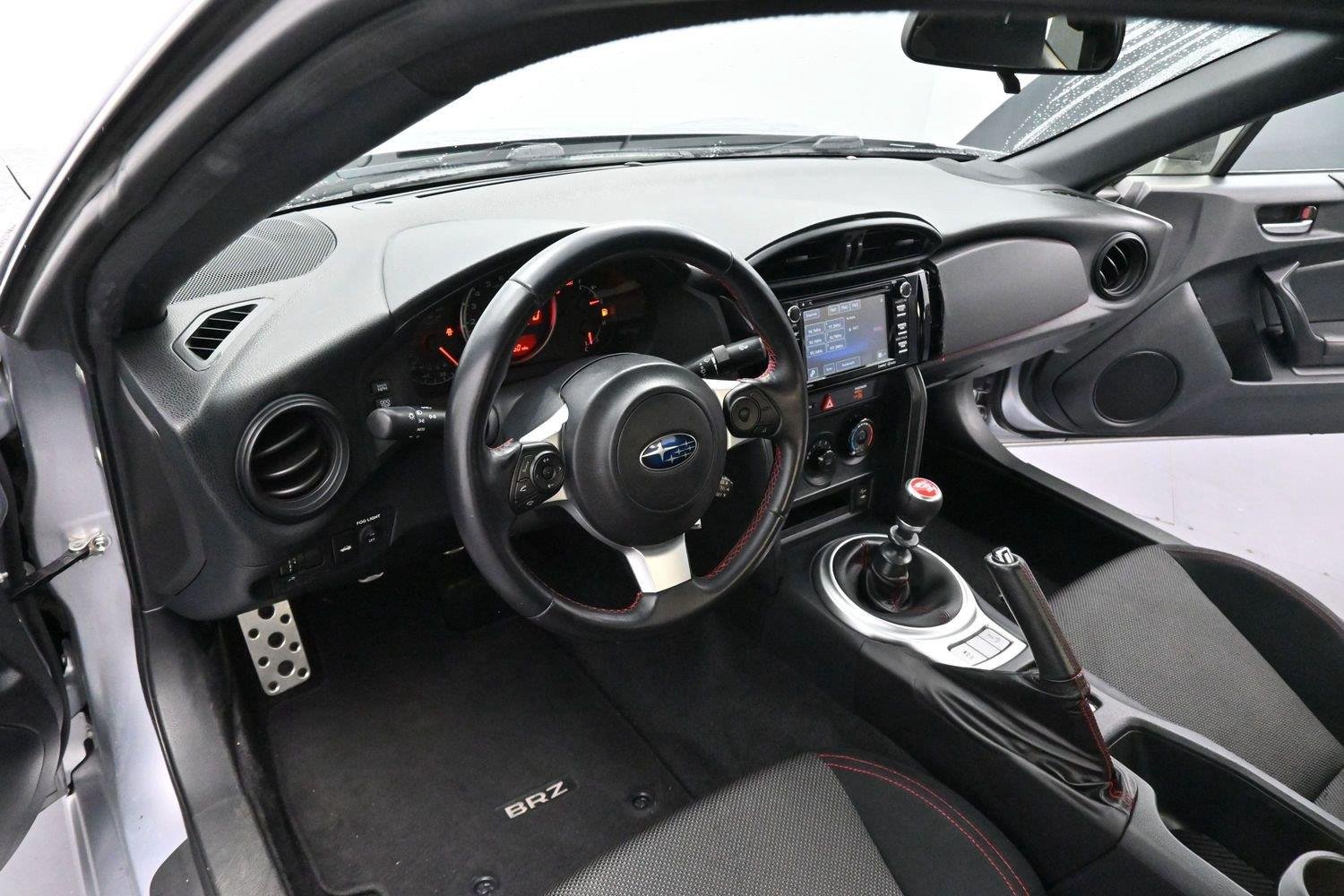 Used 2018  Subaru Premium image 12
