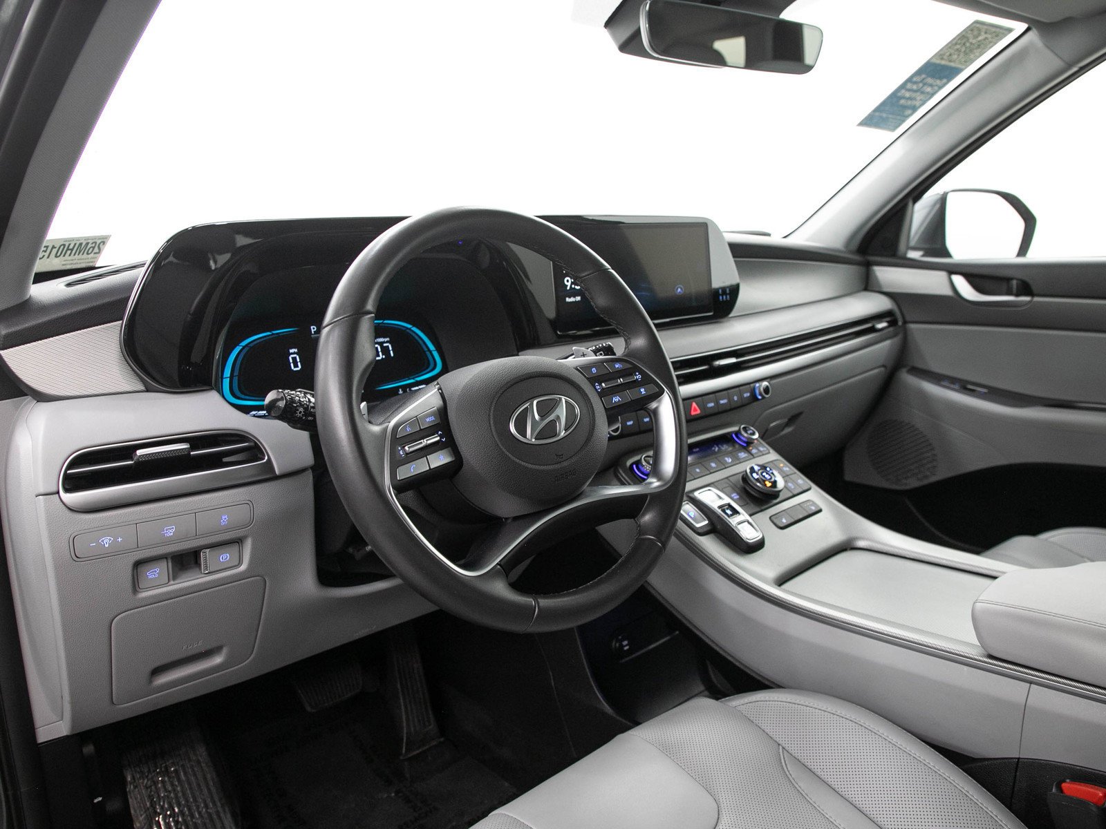 Used 2025 Steel Graphite Hyundai SEL AWD image 25