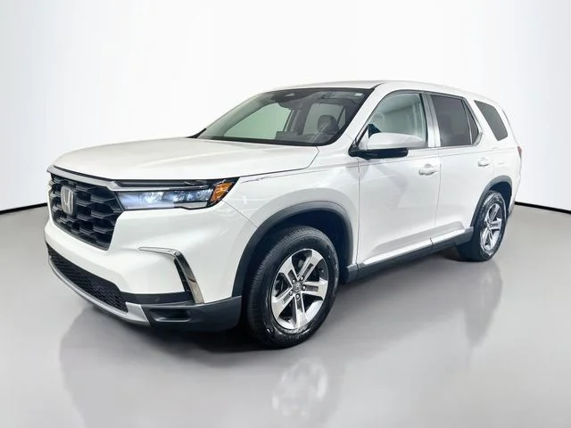 Certified Used 2025 Platinum White Pearl Honda 2WD EX-L image 5