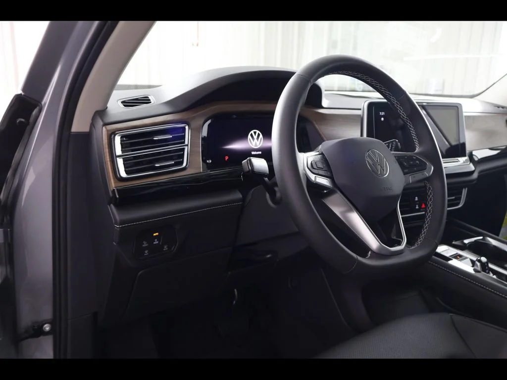 New 2026 Silver Volkswagen 2.0T SE w/Technology image 13