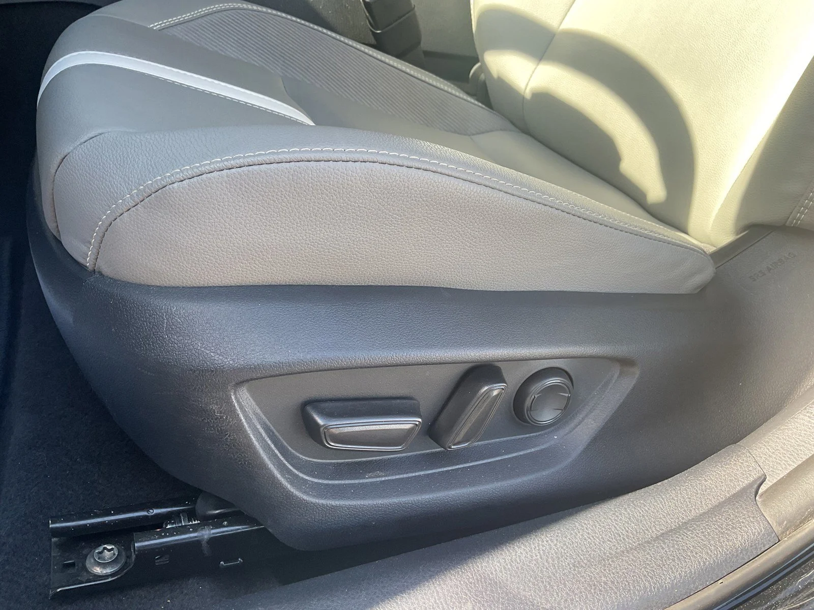 2025 Toyota Camry SE - Photo 12