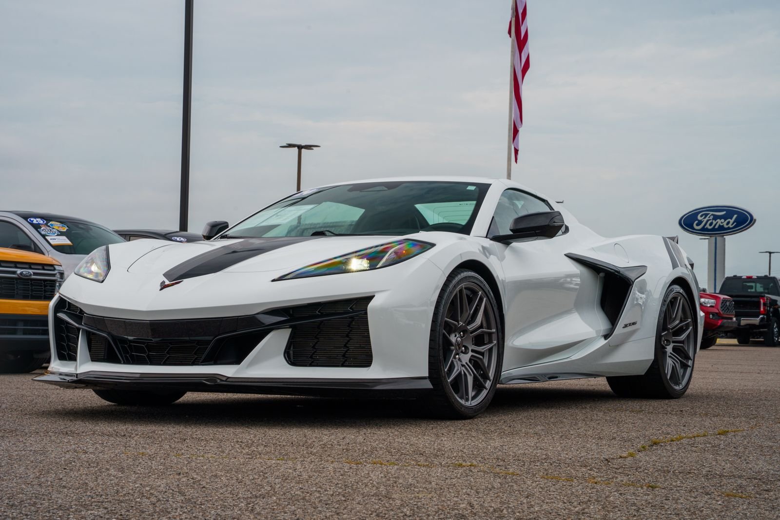 Used 2024 White Chevrolet Z06 image 8
