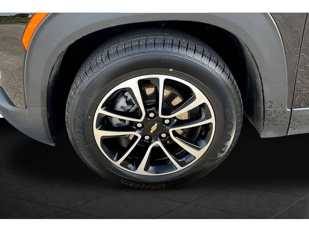 Used 2025 Mosaic Black Metallic Chevrolet LT image 6