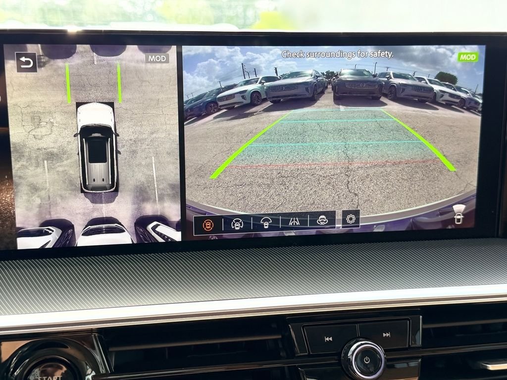 New 2027 RADIANT WHITE INFINITI Luxe 4WD image 25