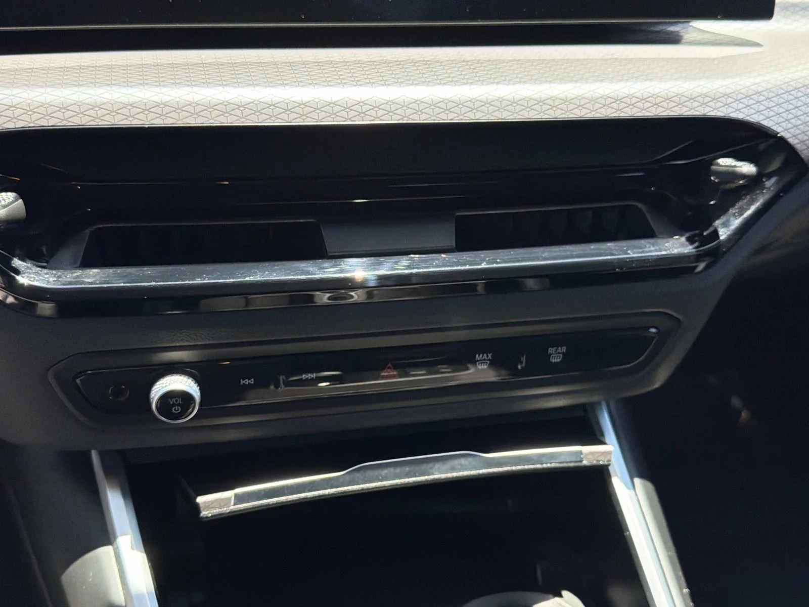 Used 2025 Alpine White BMW 330i Sedan image 21