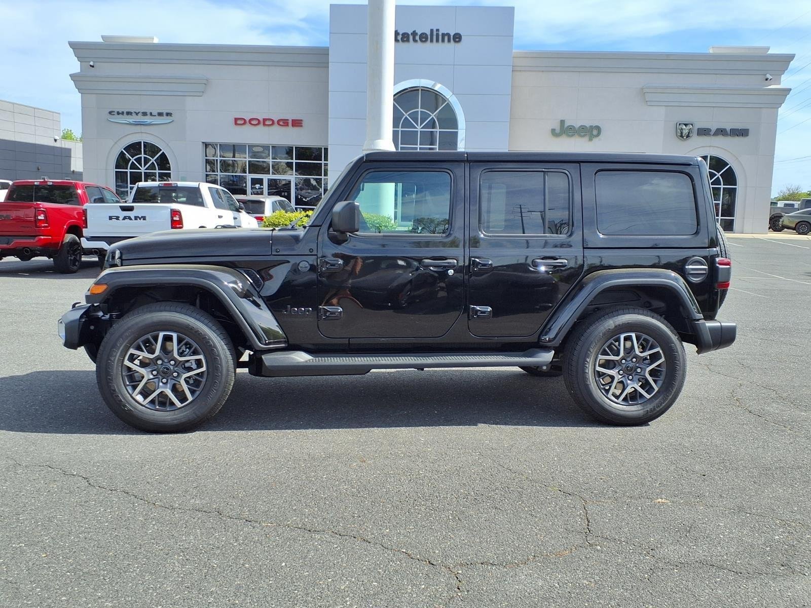 New 2026 Black Clear-Coat Exterior Paint Jeep Sahara image 3