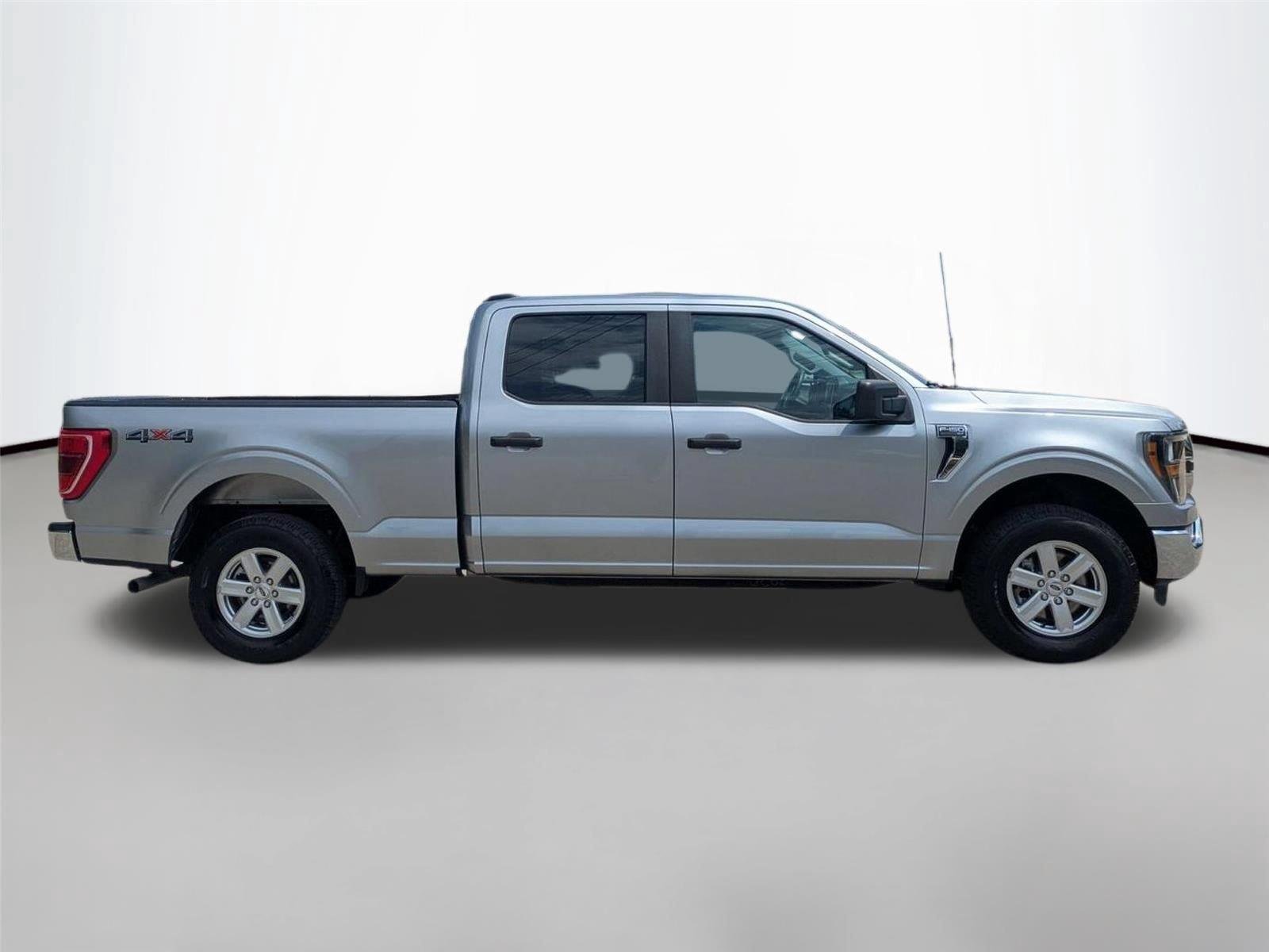 Used 2023 Iconic Silver Metallic Ford XLT image 4
