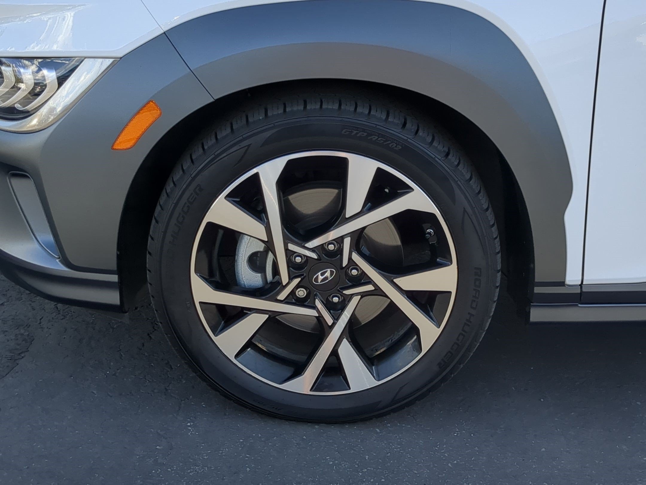 2023 Hyundai Kona Limited - Photo 11
