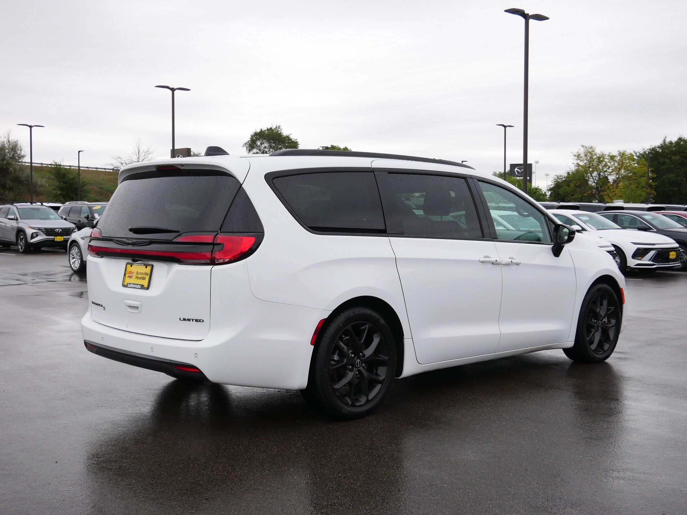 2026 Chrysler Pacifica Limited - Photo 7