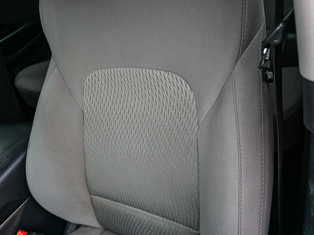 Used 2014 White Hyundai Base image 20