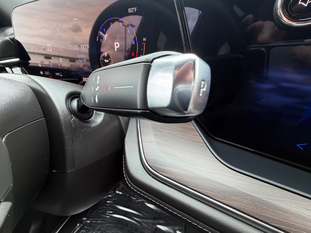 Used 2025 White Chevrolet LT image 24