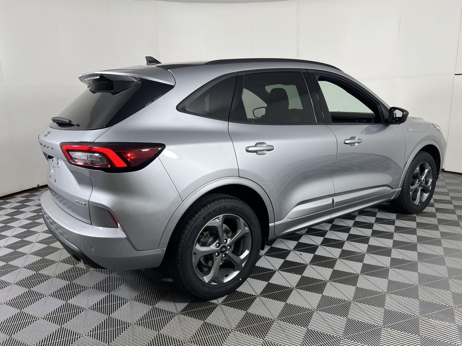 Used 2023 Iconic Silver Ford ST-Line image 12