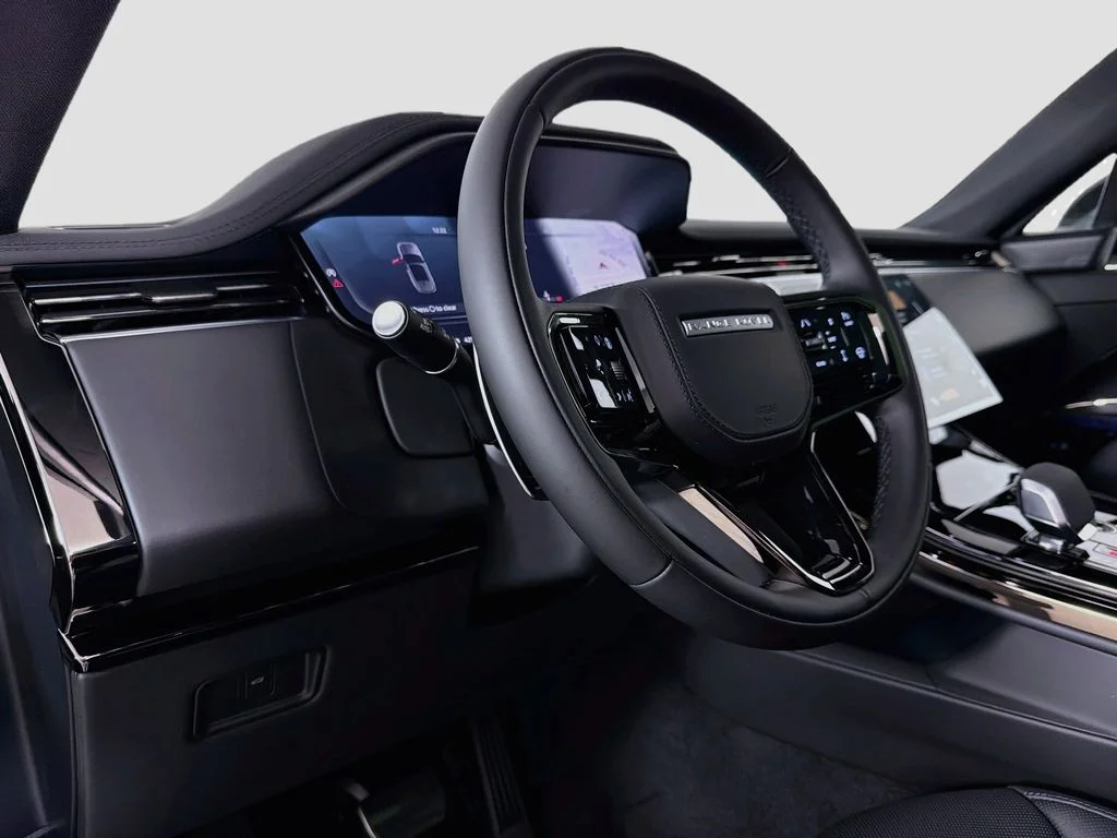 New 2026 Carpathian Grey Land Rover Dynamic SE image 9