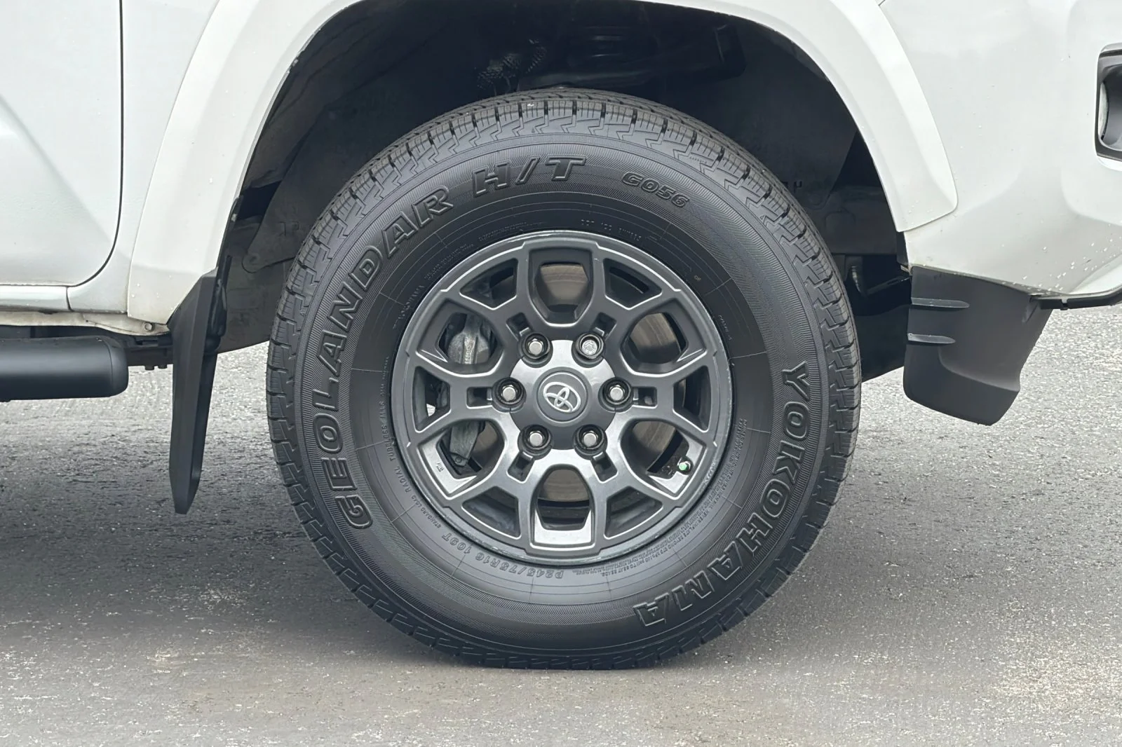 Used 2018 White Toyota SR5 image 35