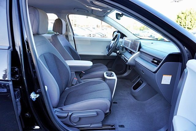 Used 2024 Black Hyundai SEL image 10
