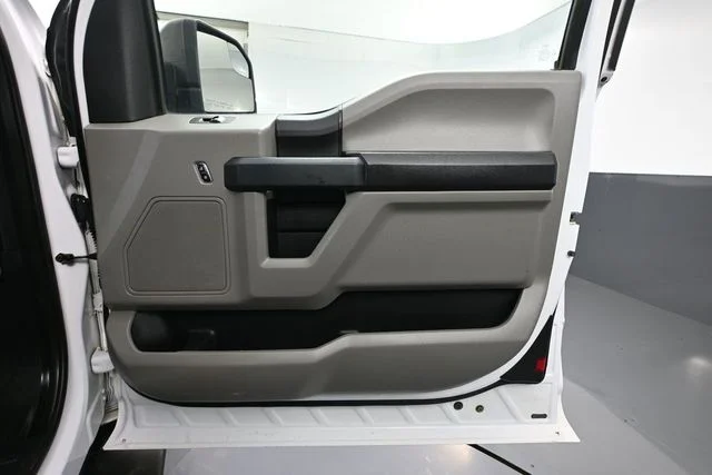 Used 2016 White Ford XL image 32