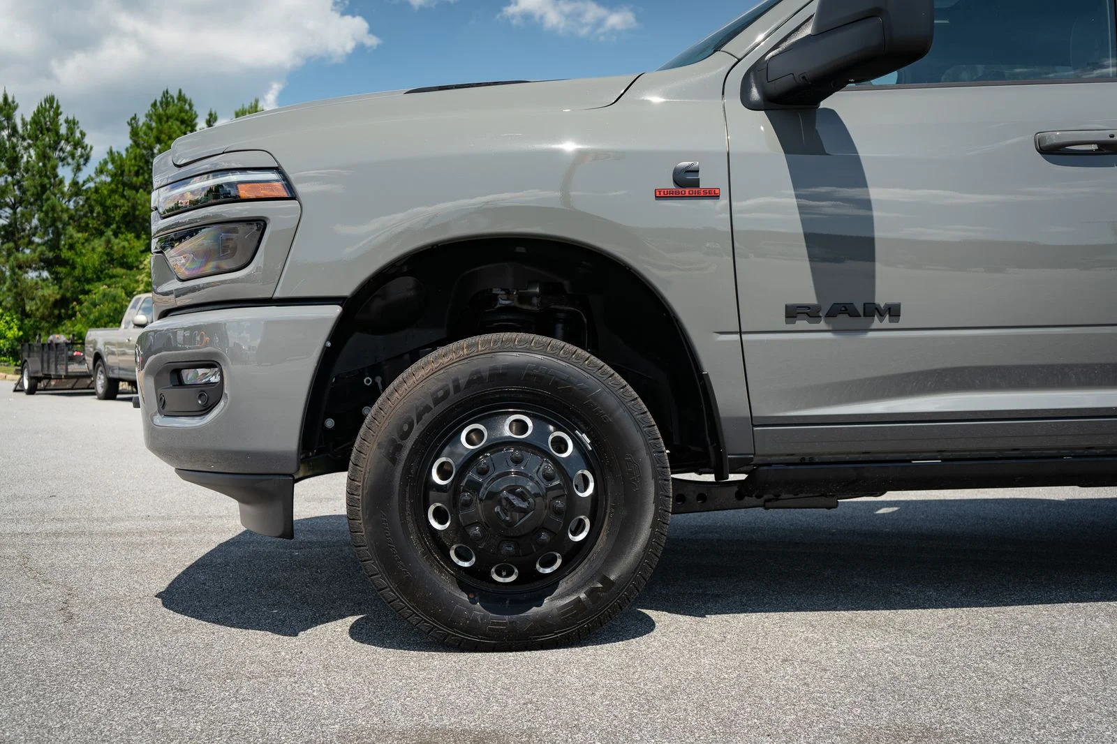 New 2026 Ceramic Gray Clear-Coat Exterior Paint RAM Laramie image 11