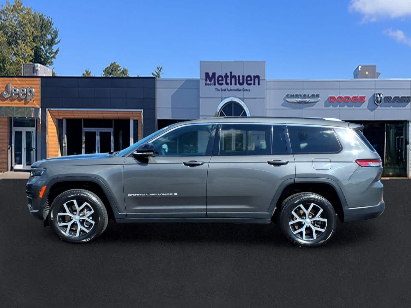 Used 2024 Baltic Gray Metallic Clearcoat Jeep Limited image 8