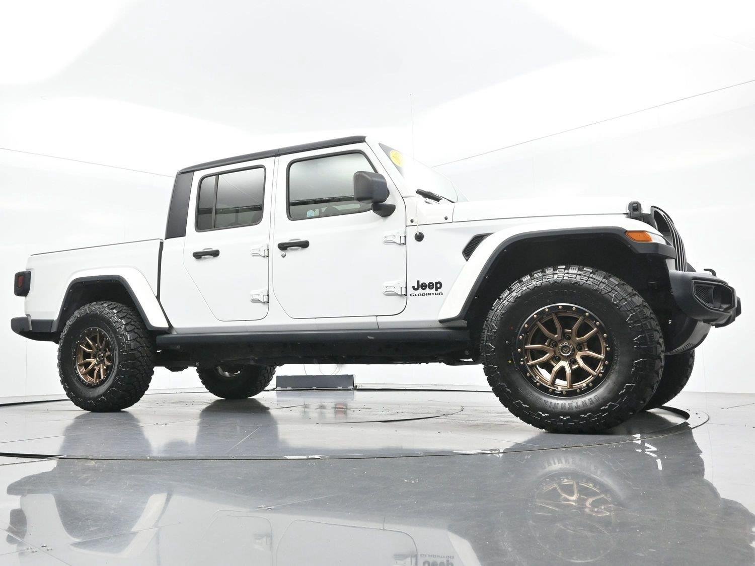 Used 2022 Bright White Clearcoat Jeep Willys image 42