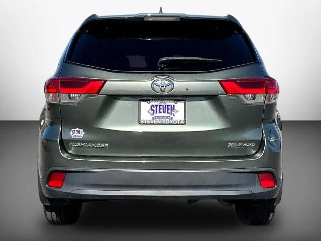 Used 2018 Green Toyota XLE image 5