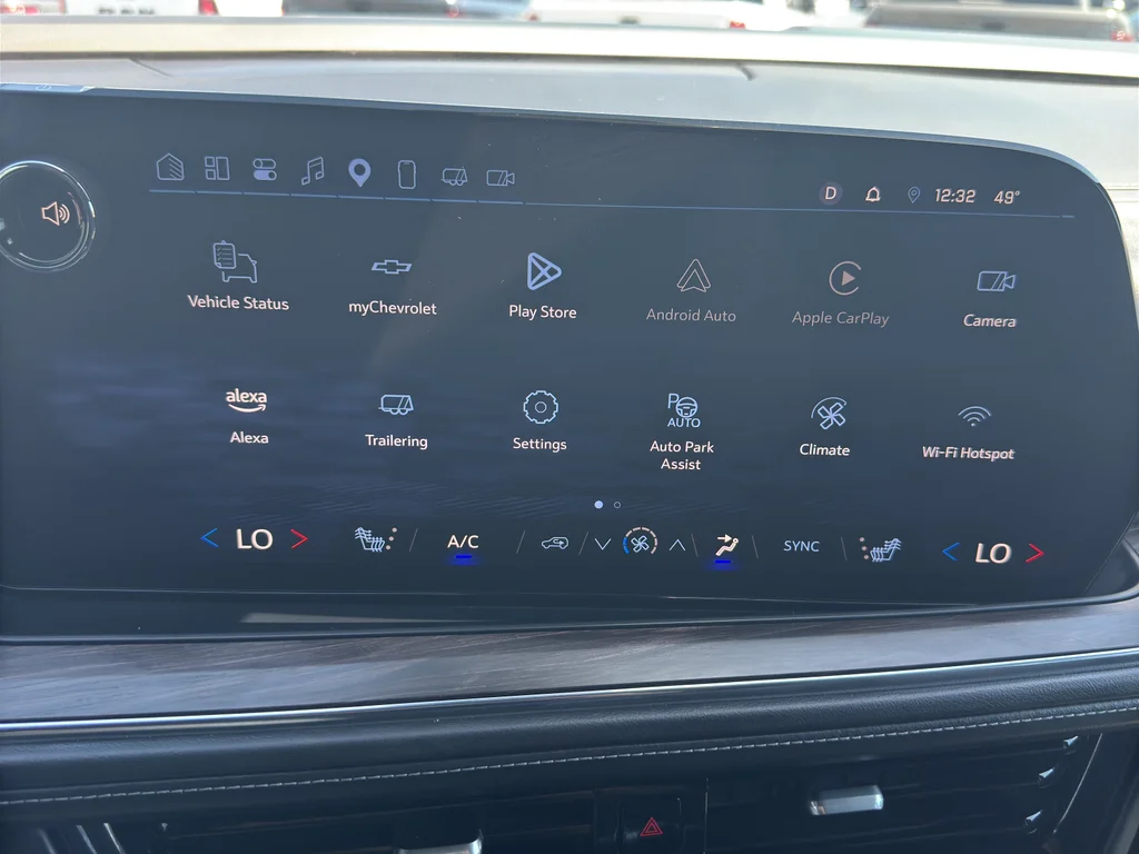 Used 2025 Gray Chevrolet Z71 image 31
