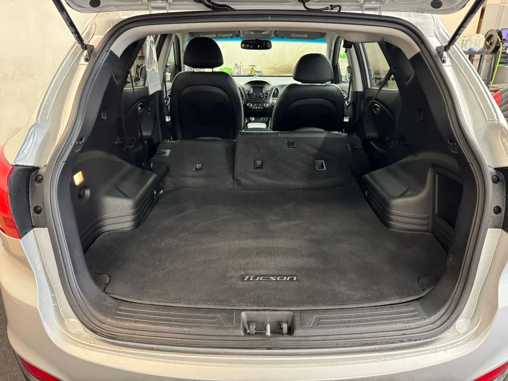 Used 2014 Silver Hyundai SE image 7