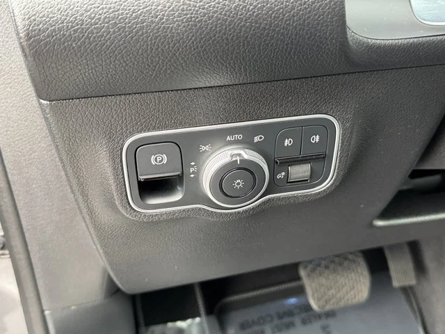 Used 2026 Mountain Grey Metallic Mercedes-Benz GLB 250 image 18