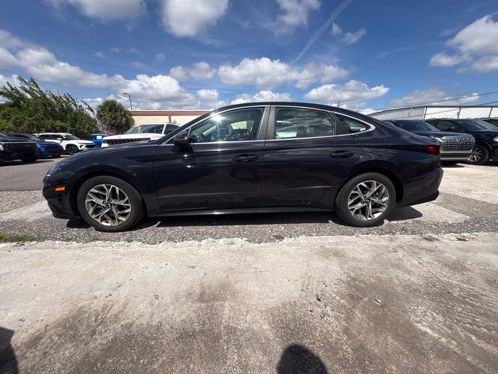 Used 2023 Blue Hyundai SEL image 4