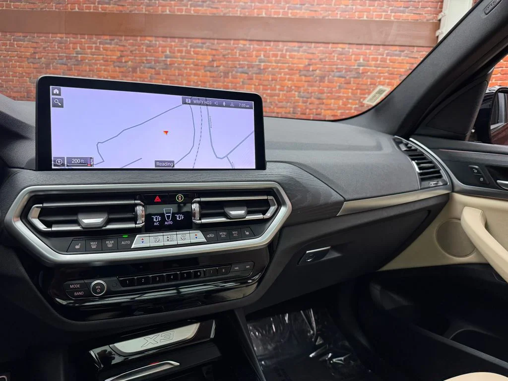 Used 2023 Black BMW xDrive30i image 19