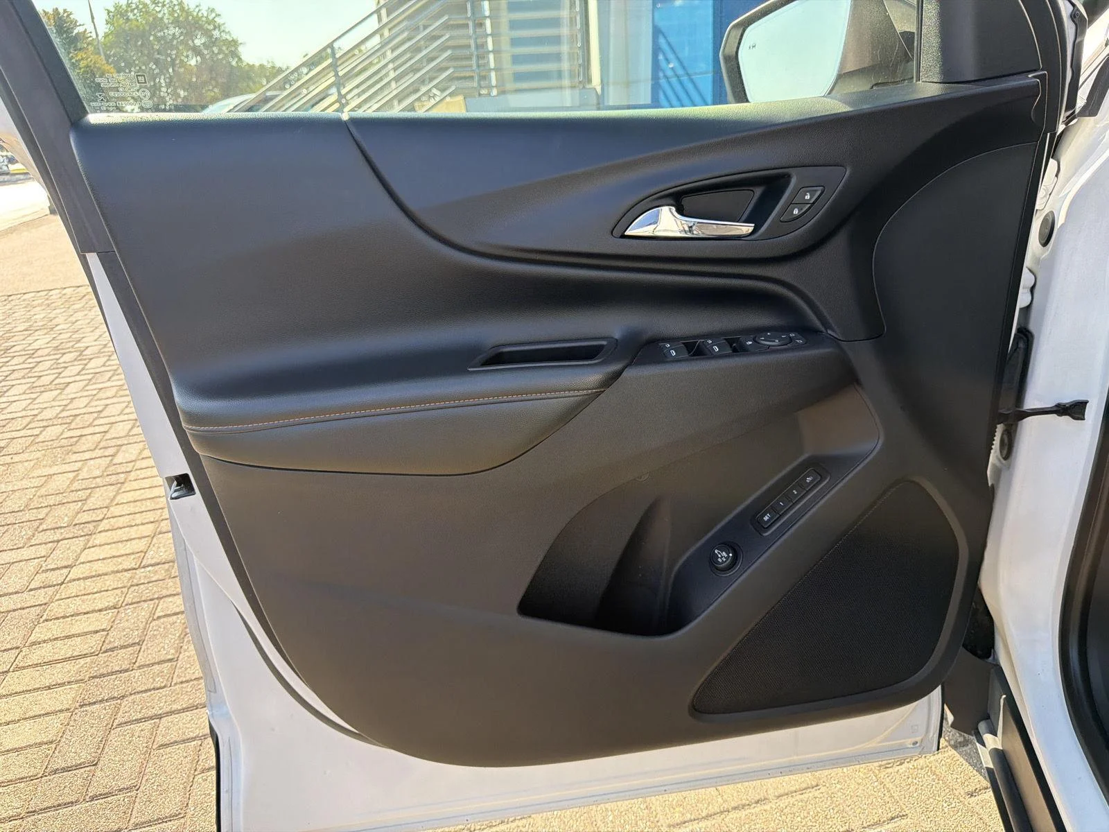 Used 2019 Iridescent Pearl Tricoat Chevrolet Premier image 14