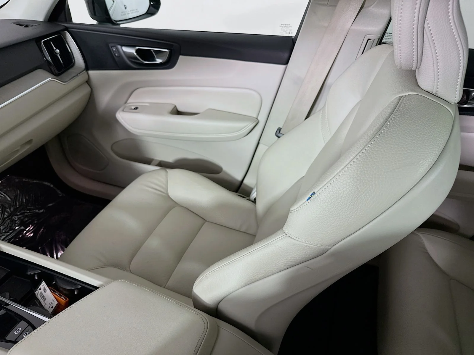 Used 2023 Gray Volvo T8 Plus Dark Theme image 24