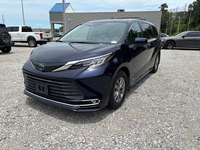 Used 2021  Toyota XLE image 3