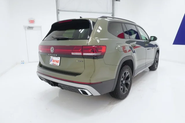 New 2026 Avocado Green Pearl Volkswagen 2.0T Peak Edition image 5