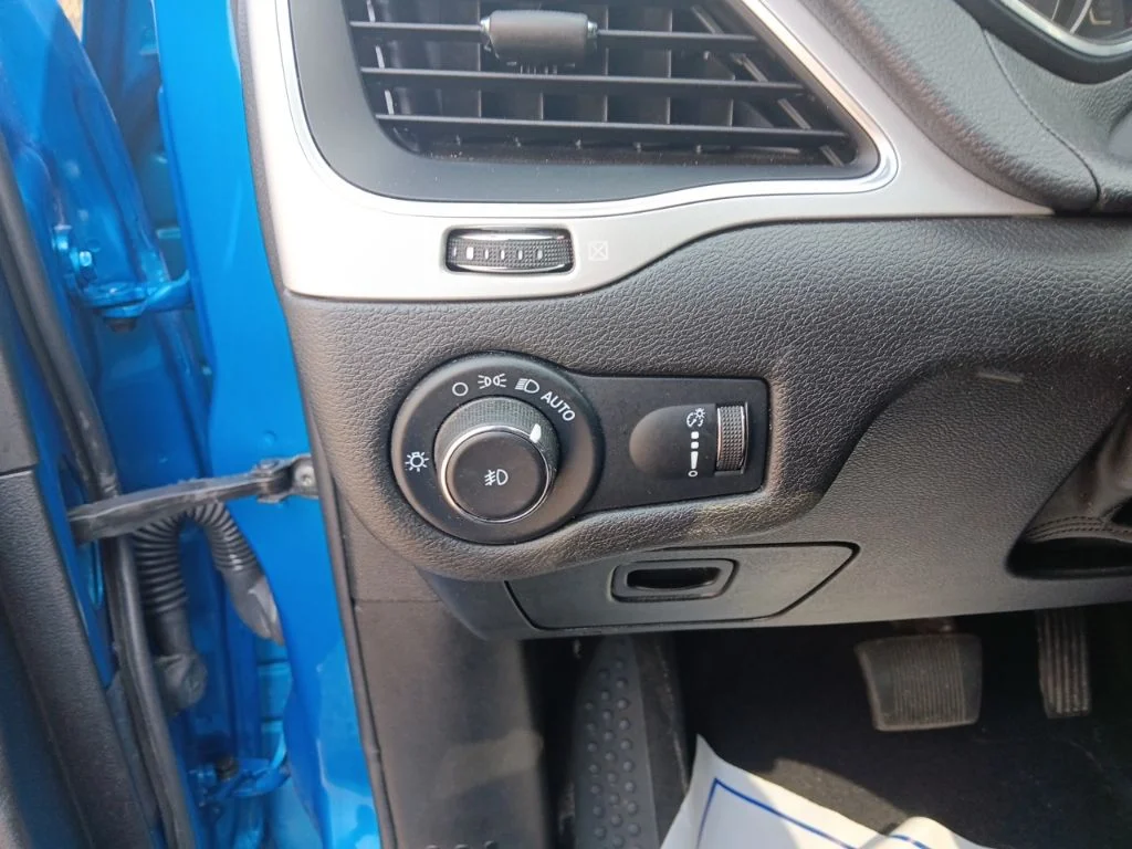 Used 2022 Hydro Blue Pearlcoat Jeep X image 18