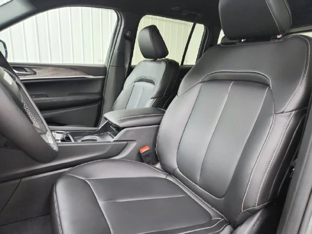New 2027 Sting-Gray Clearcoat Jeep Limited image 19