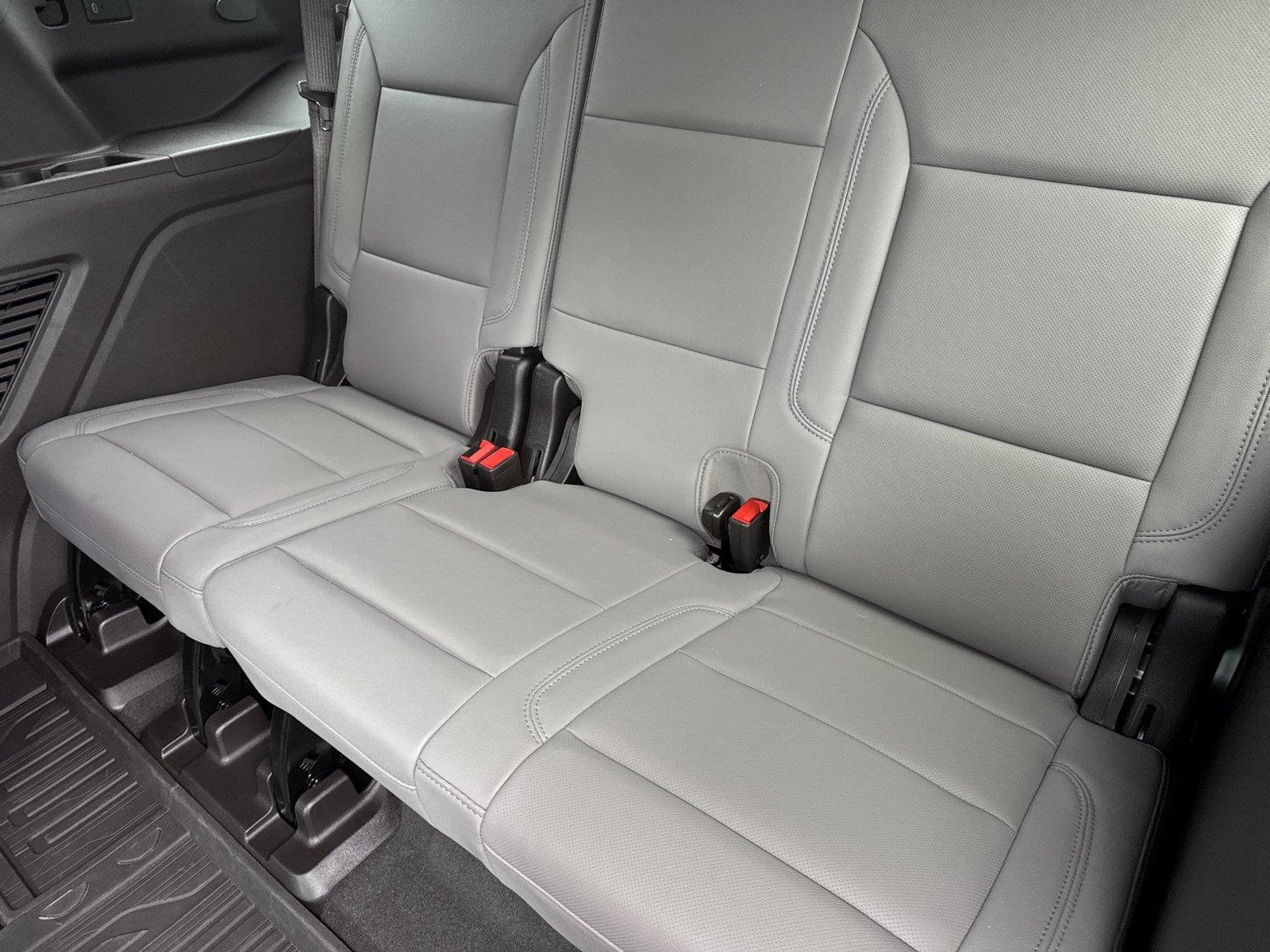 Used 2025 Summit White GMC Elevation image 34
