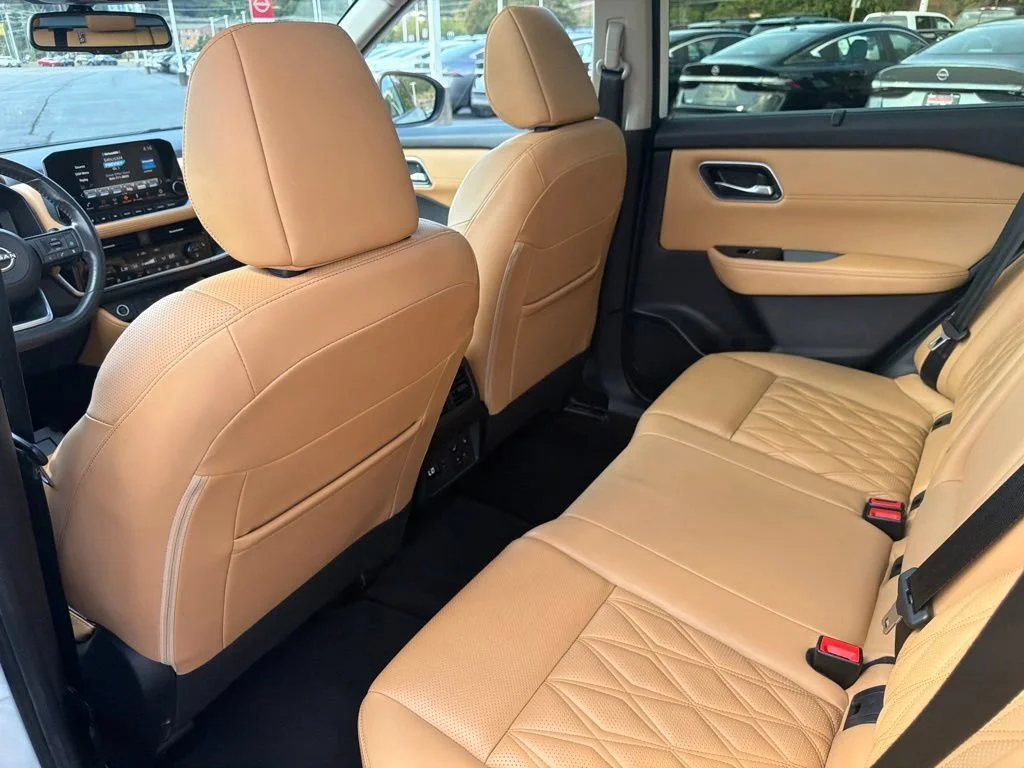 Used 2023 White Nissan Platinum image 15