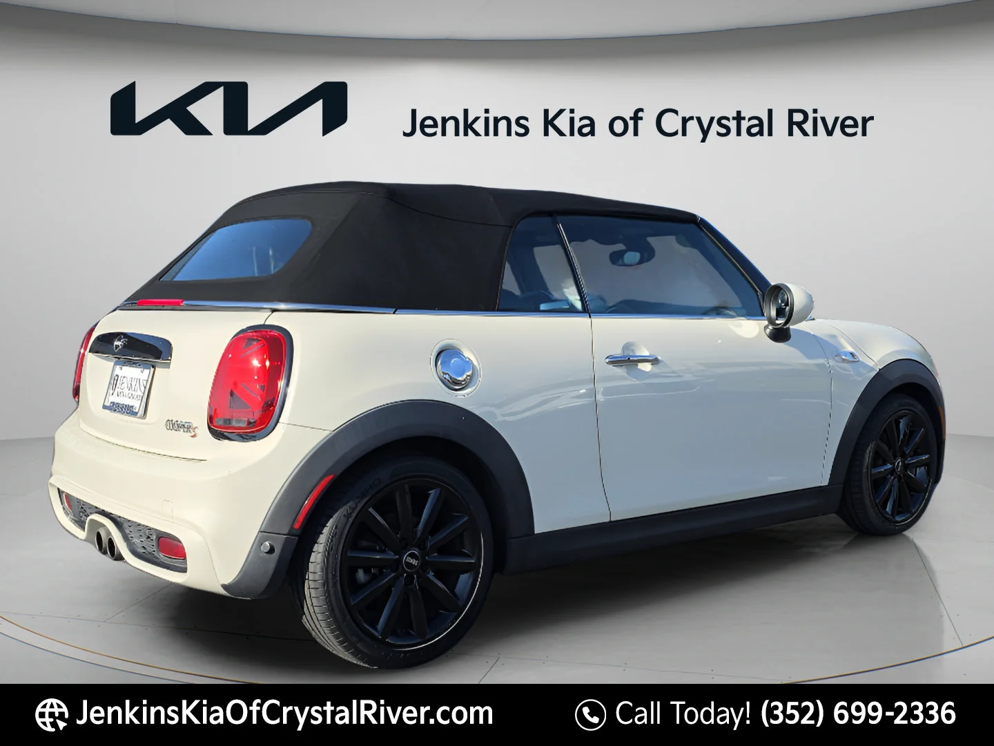 Used 2019 Pepper White MINI Cooper S image 4