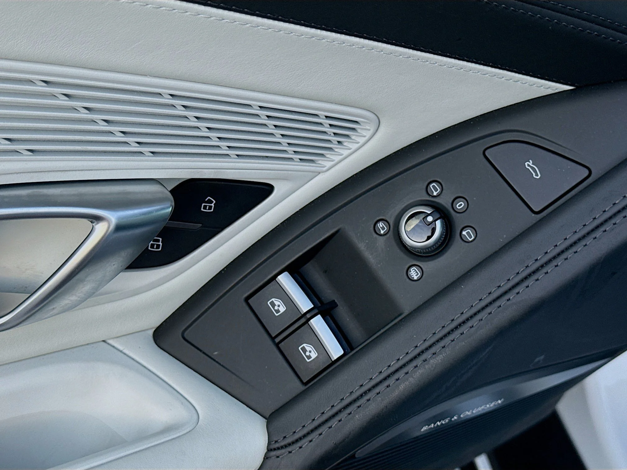 Used 2023 Suzuka Gray Metallic Audi V10 performance image 20