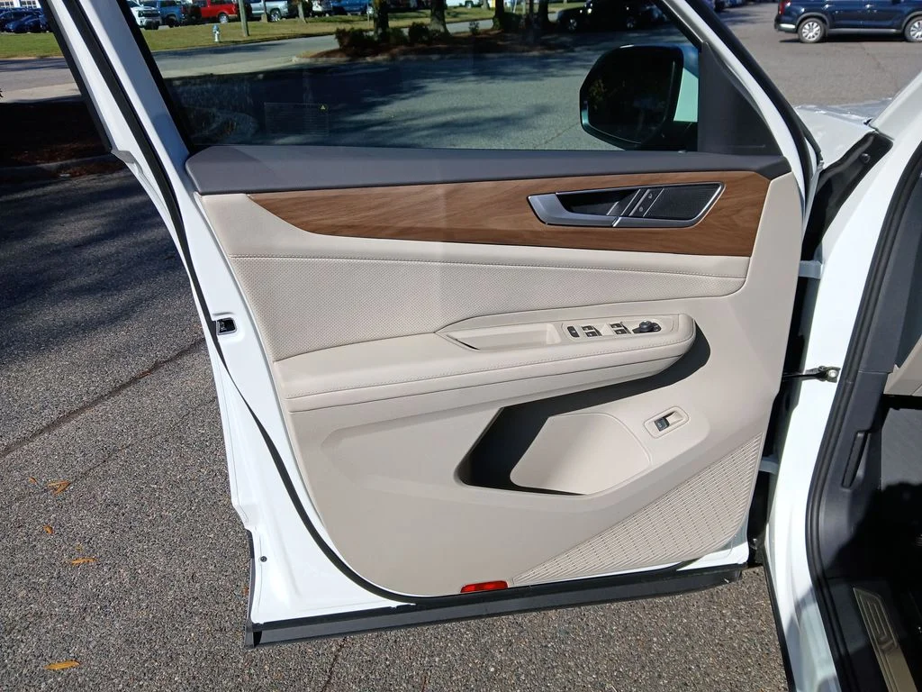 New 2026 White Volkswagen 2.0T SE w/Technology image 10
